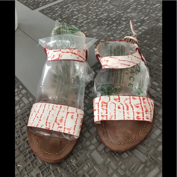 Alice + Olivia Shoes - Alice + Olivia Bella sandals super cute